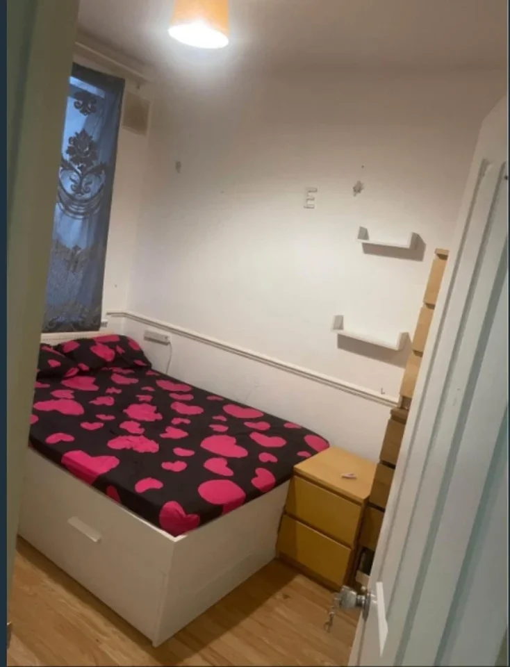 Room Harrow Road in Greater London