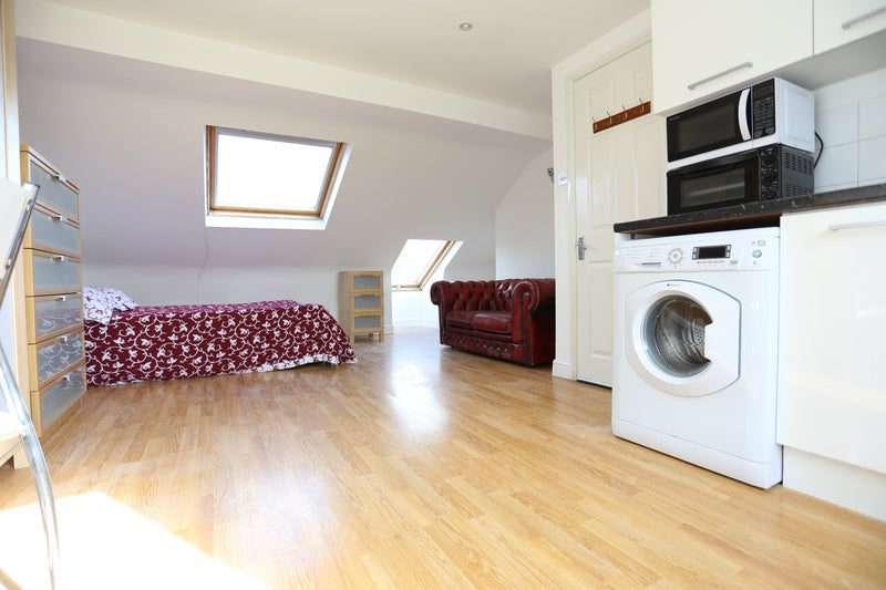 Room Durnsford Road in Greater London