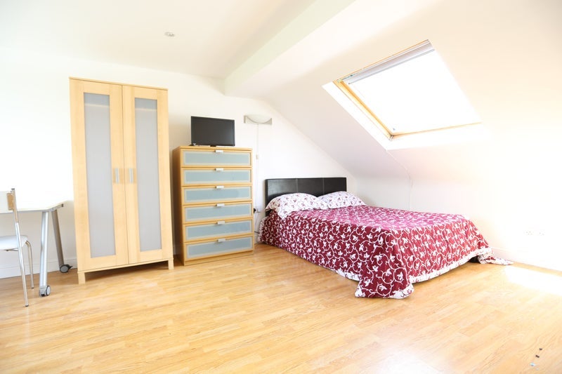 Room Durnsford Road in Greater London