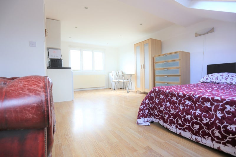 Room Durnsford Road in Greater London