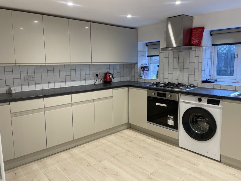 Room Fordham Street in Greater London