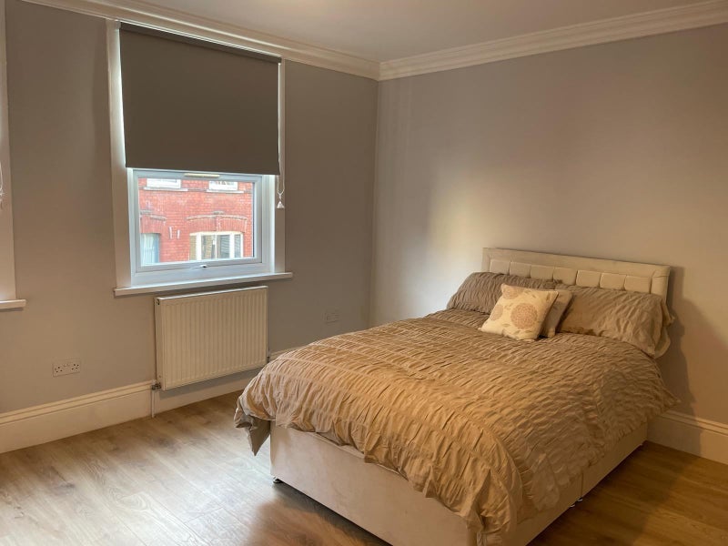 Room Fordham Street in Greater London