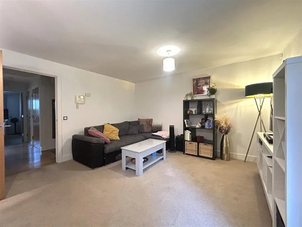 Flat Christchurch Park in Greater London
