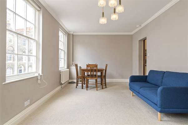 Flat Sekforde Street in Greater London