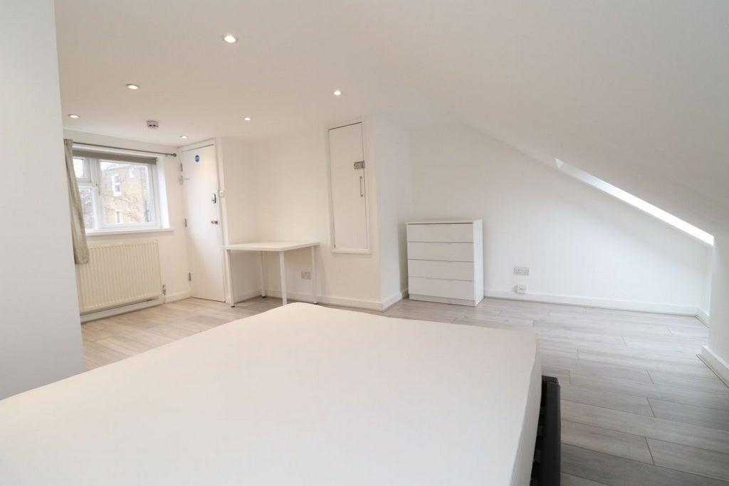 Room Globe Road in Greater London