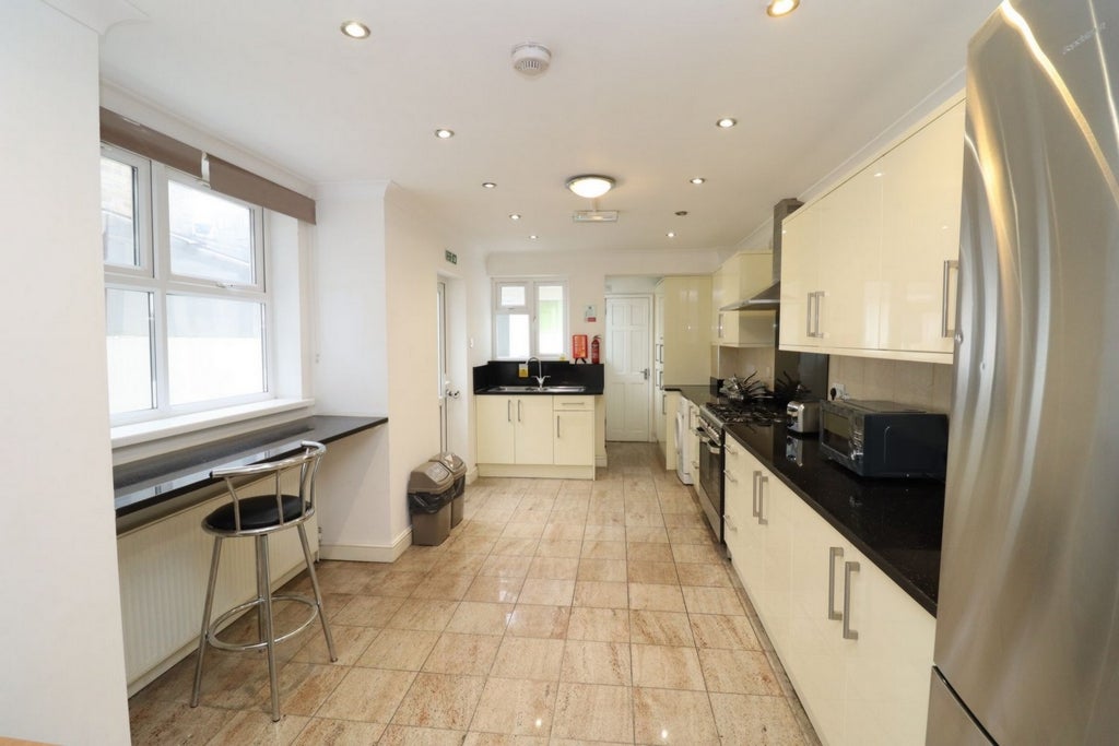 Room Globe Road in Greater London