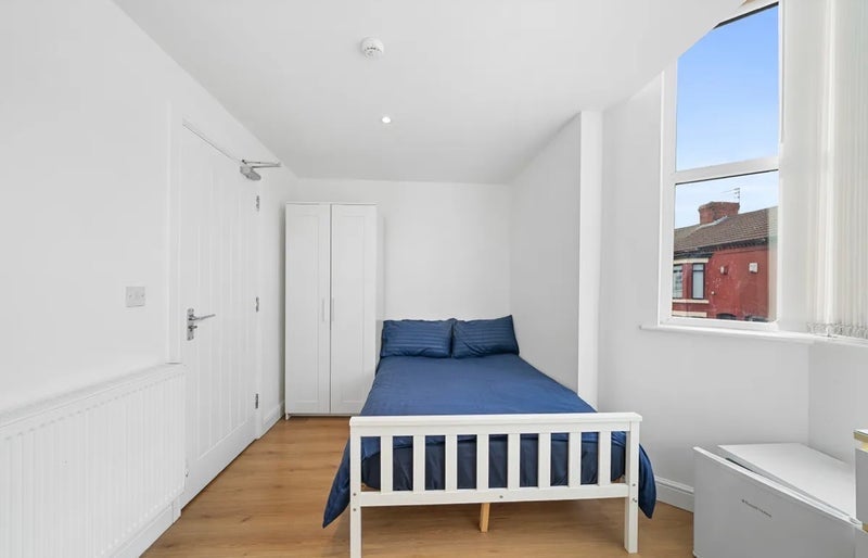 Room Ridley Road in Liverpool