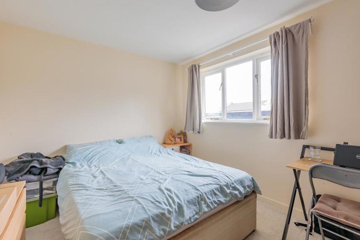 Flat Waterloo Road in Bristol