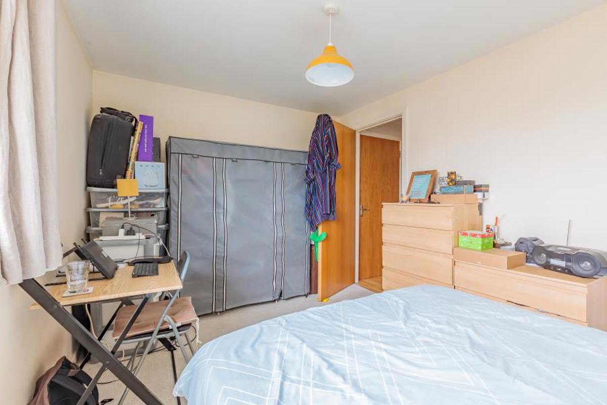 Flat Waterloo Road in Bristol
