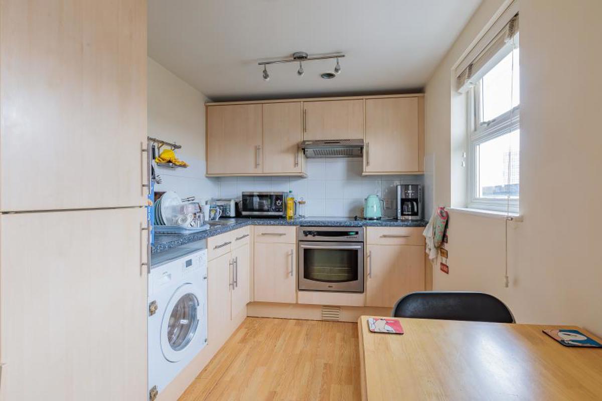 Flat Waterloo Road in Bristol
