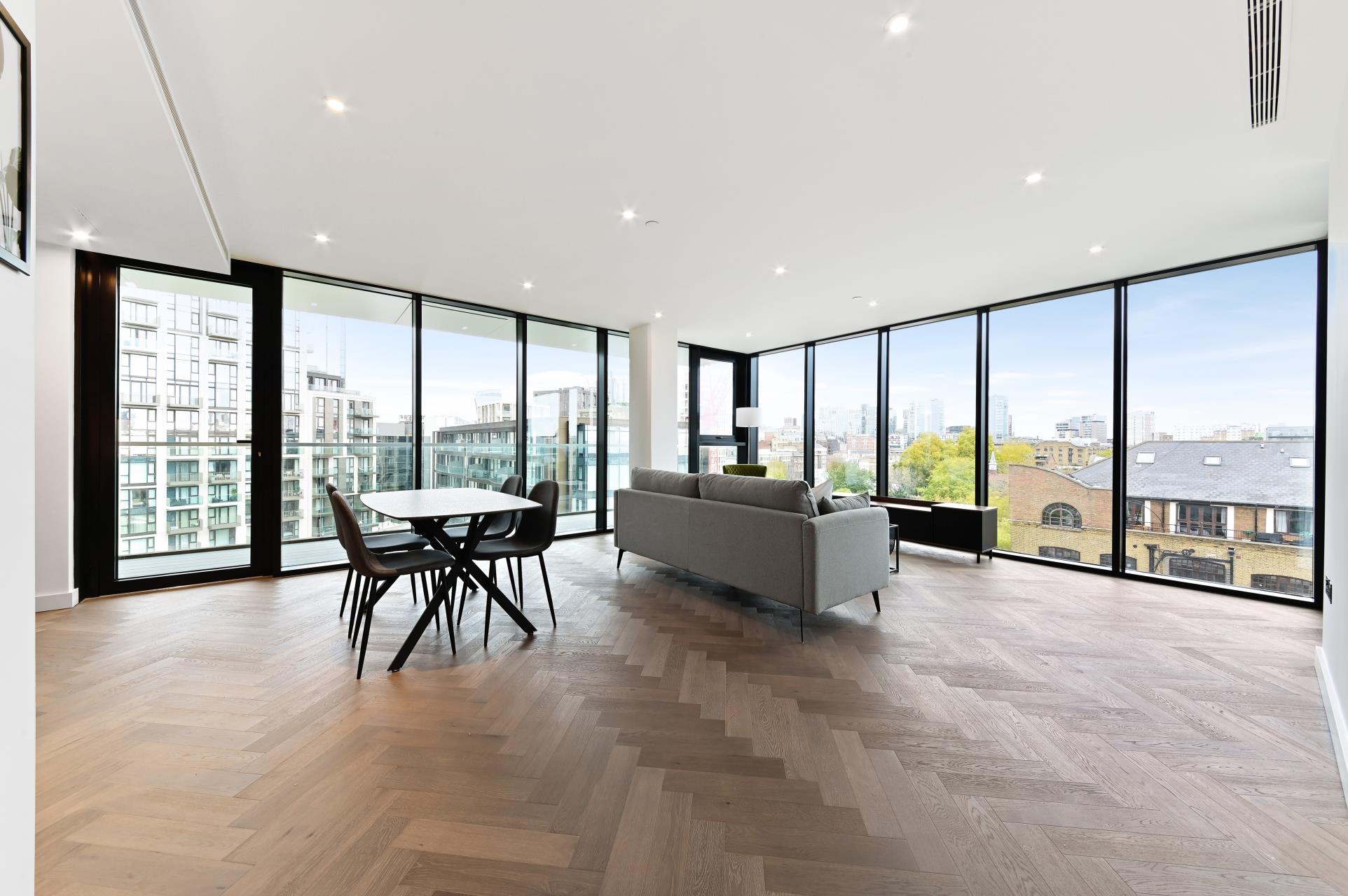 Flat Asher Way in Greater London
