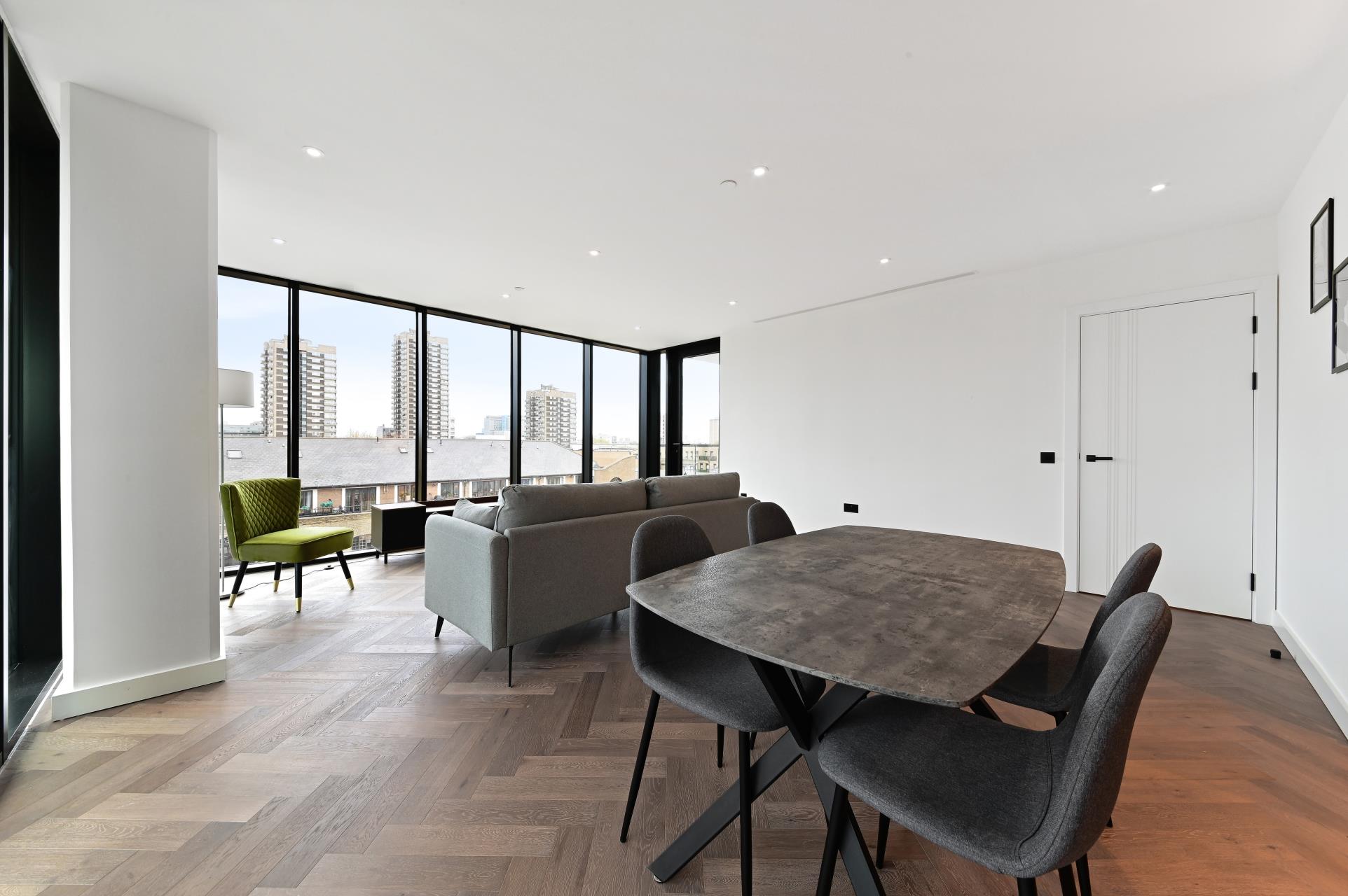 Flat Asher Way in Greater London