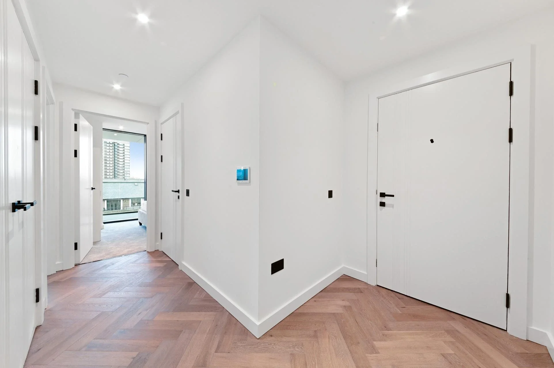 Flat Asher Way in Greater London