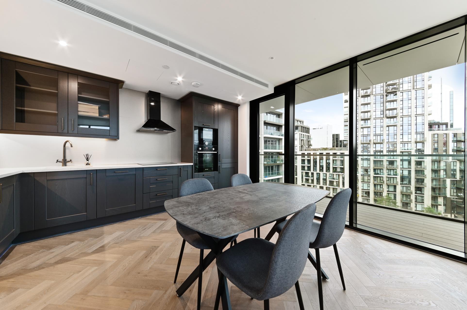 Flat Asher Way in Greater London