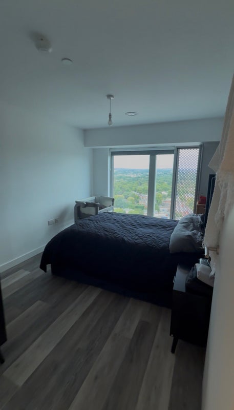 Room Vicarage Grove in Salford