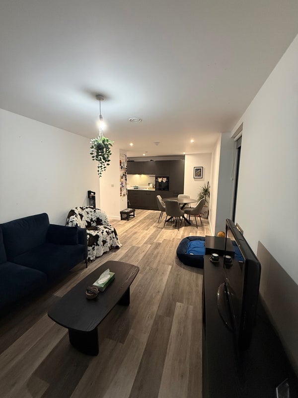 Room Vicarage Grove in Salford