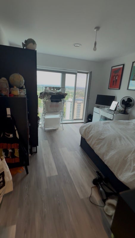 Room Vicarage Grove in Salford