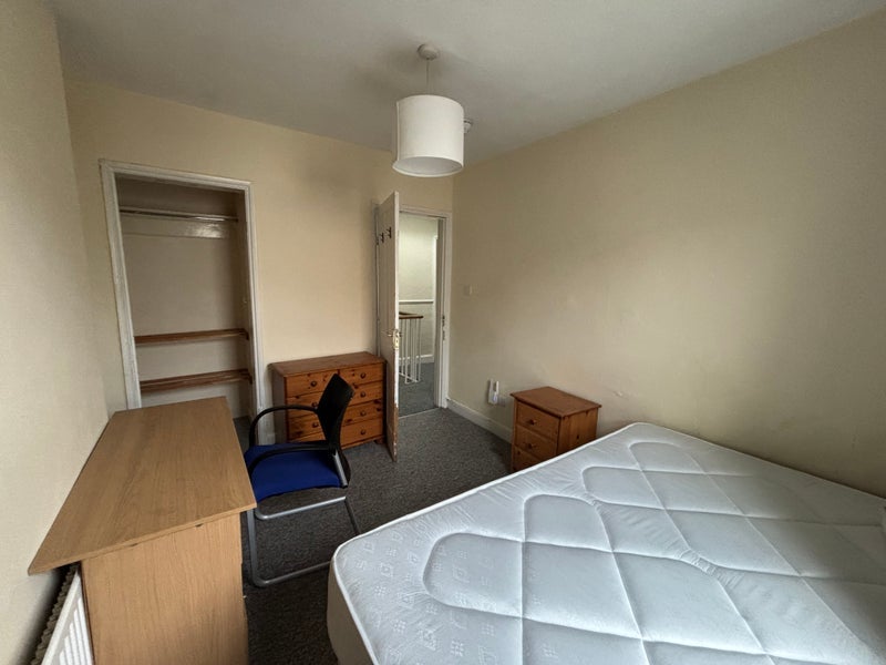 Room Stanley Road in Bristol