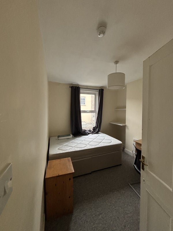 Room Stanley Road in Bristol
