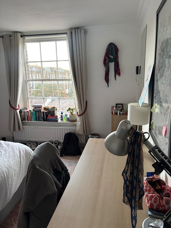 Room Holland Park Avenue in Greater London