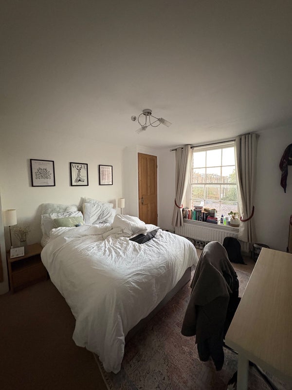 Room Holland Park Avenue in Greater London