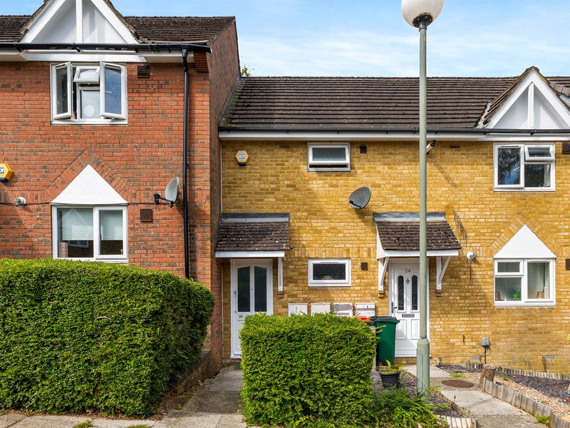 Flat Lowe Close in Crawley