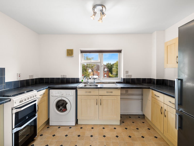 Flat Lowe Close in Crawley