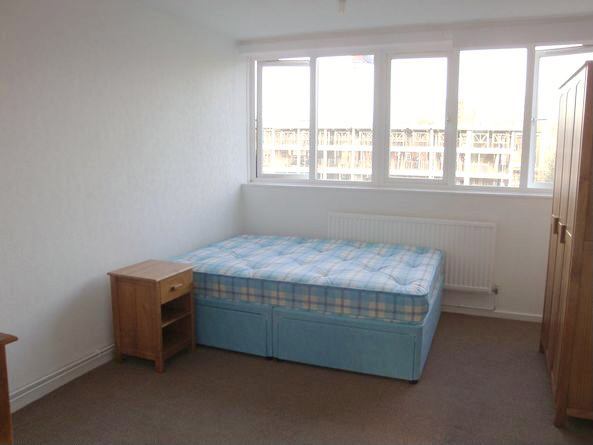 Room Chapman Street in Greater London