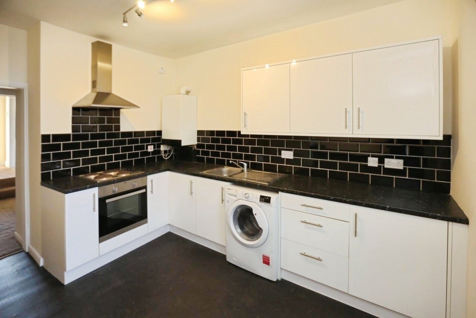 Flat Morgan Road in Greater London