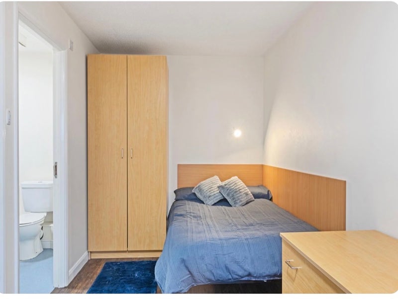 Room Faraday Road in Nottingham