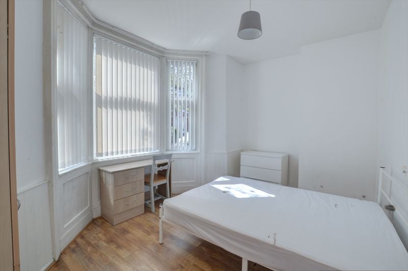 Flat Helmsley Road in Newcastle upon Tyne