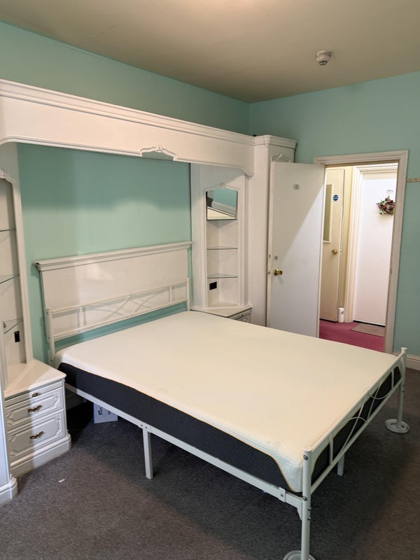 Room Baron's Court Road in Greater London