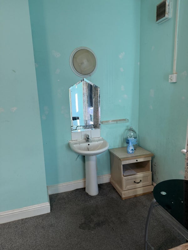 Room Baron's Court Road in Greater London