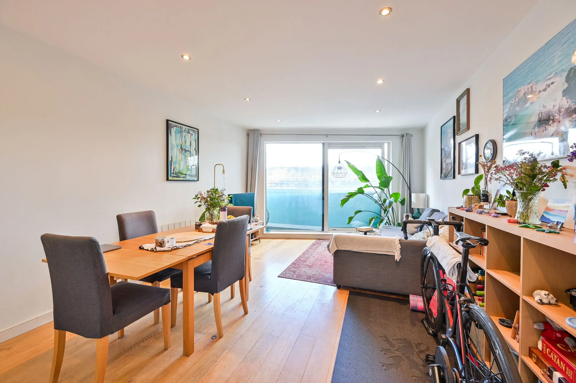 Flat Robert Dashwood Way in Greater London