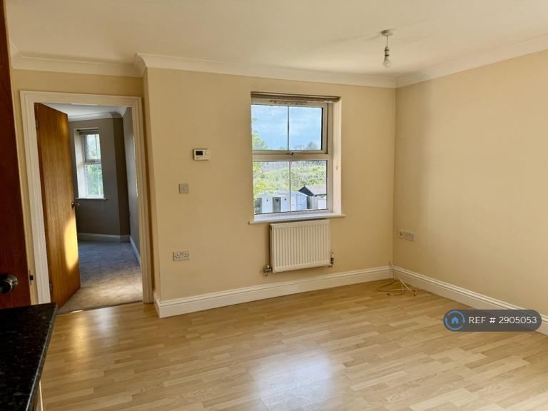 Flat The Green in Theale