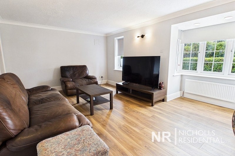 House Oaklands Close in Greater London