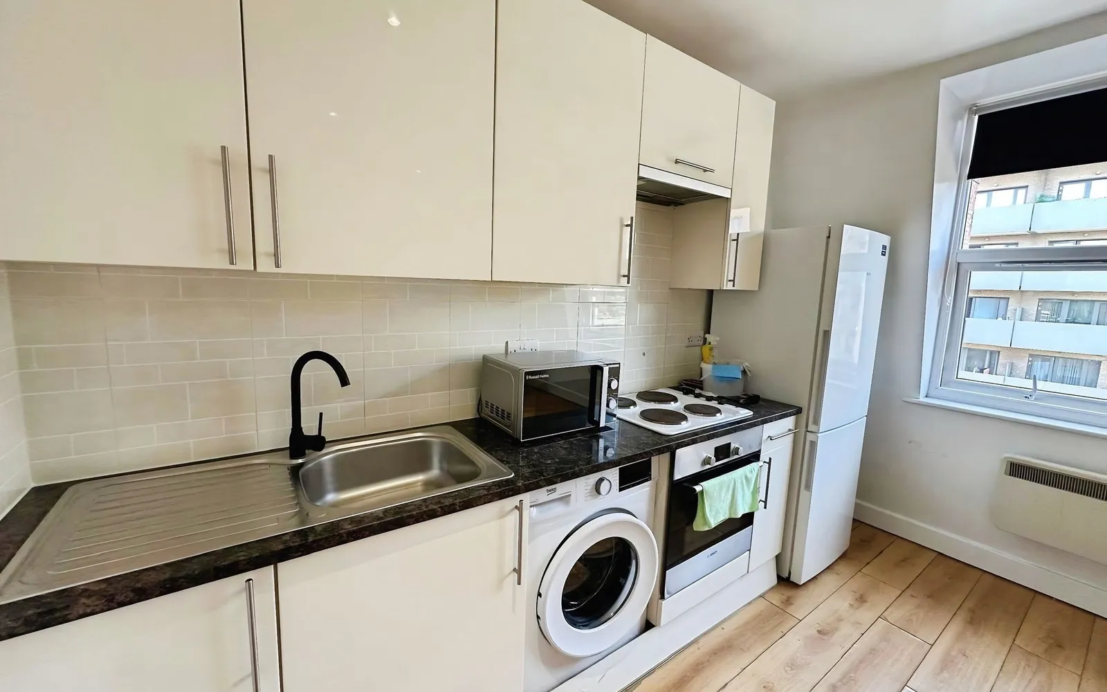 Flat West Hendon Broadway in Greater London