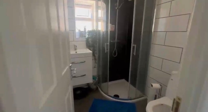 Room Clifden Road in Greater London