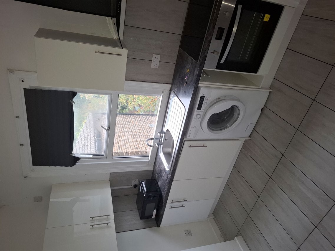 Flat Algernon Road in Greater London