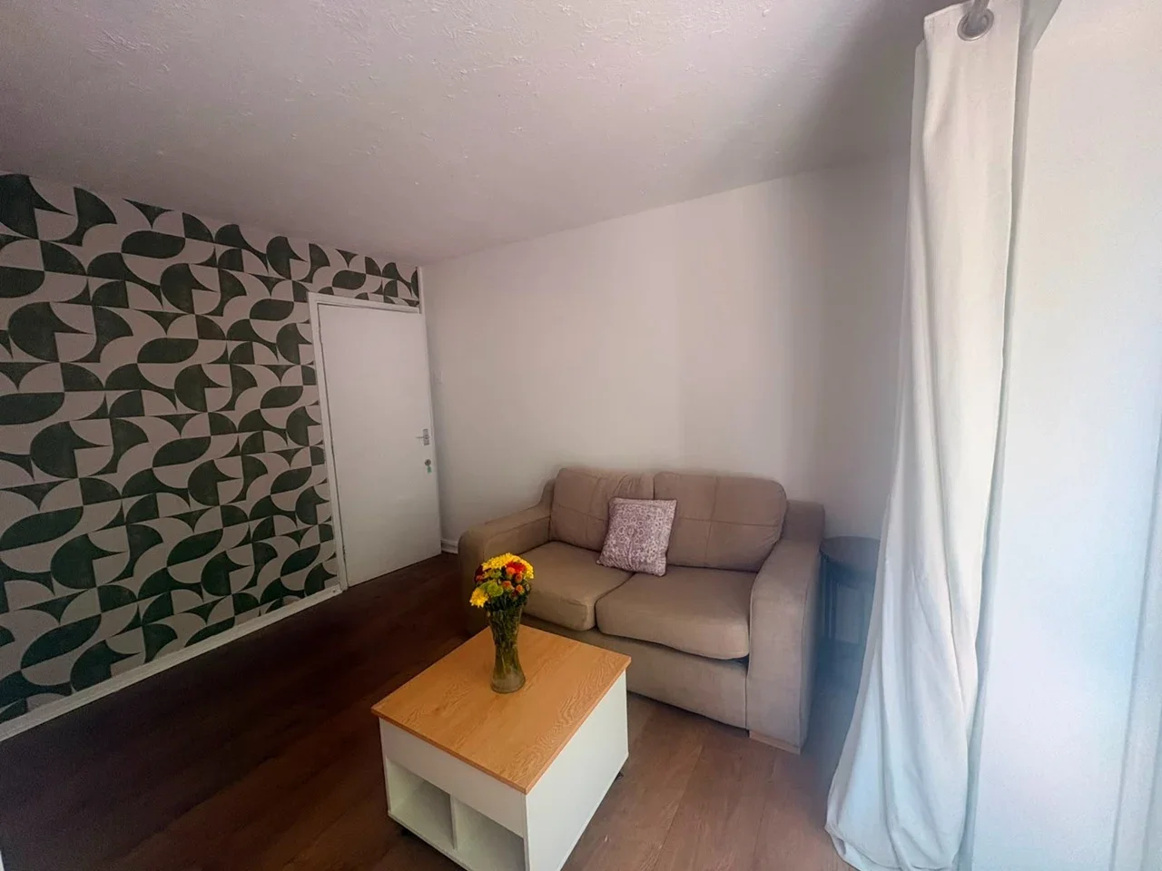 Room Radland Road in Greater London