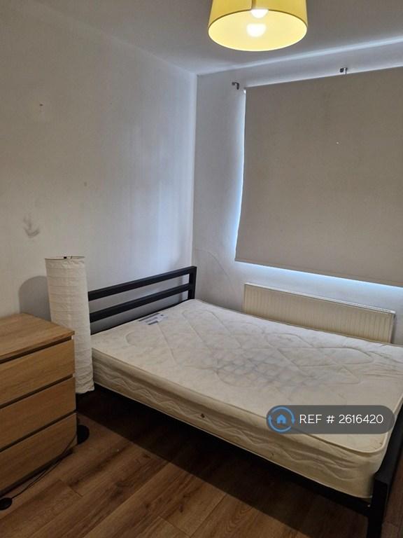 Room Stepney Way in Greater London