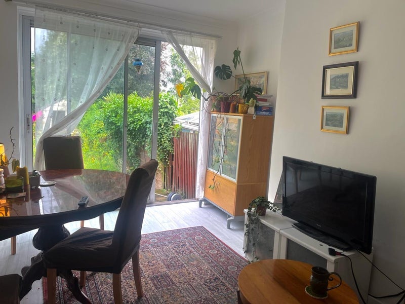 Room Canonbie Road in Greater London