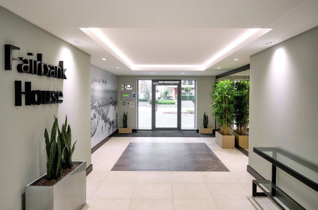 Flat Heritage Avenue in Greater London