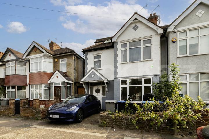 Flat Iverson Road in Greater London