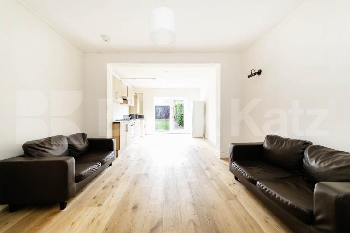 Flat Iverson Road in Greater London