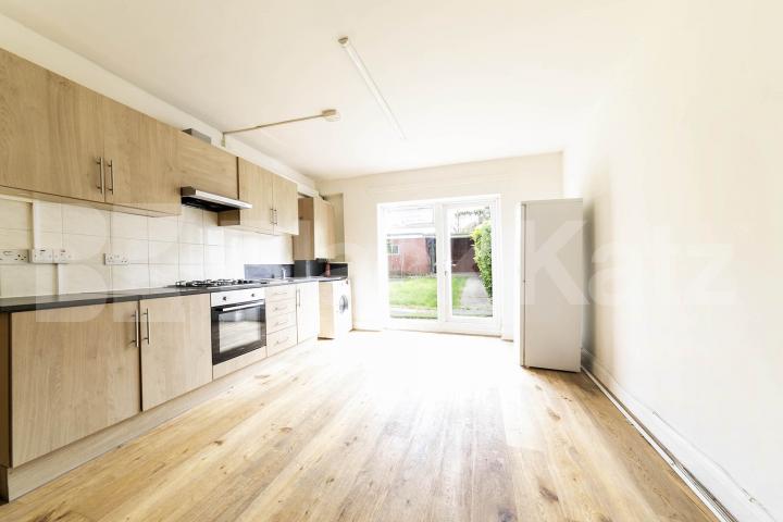 Flat Iverson Road in Greater London