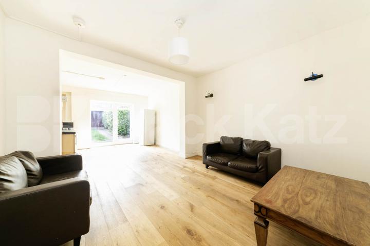 Flat Iverson Road in Greater London