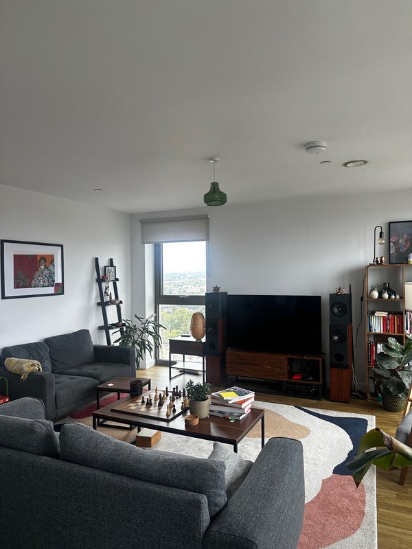 Room High Road in Greater London