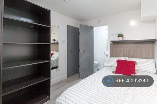 Room Adelaide Road in Liverpool