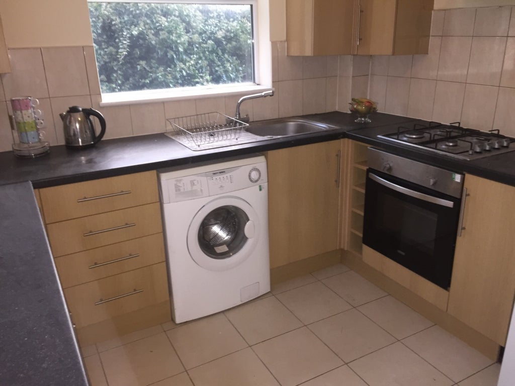 Room Dunlop Avenue in Nottingham